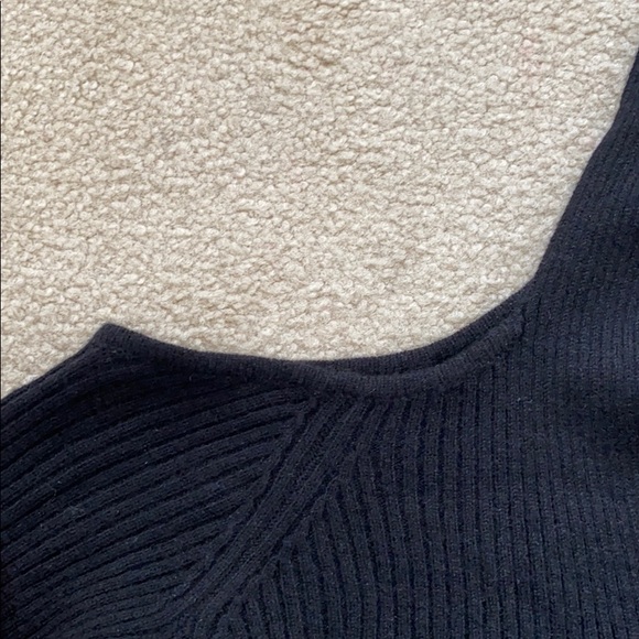 ROI Sweater - Picture 5 of 7